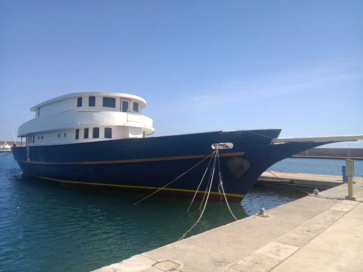 Composite Houseboat Hotelboat 3300