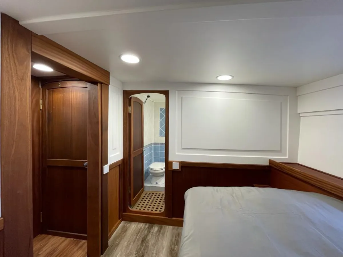 Composite Houseboat Hotelboat 3300