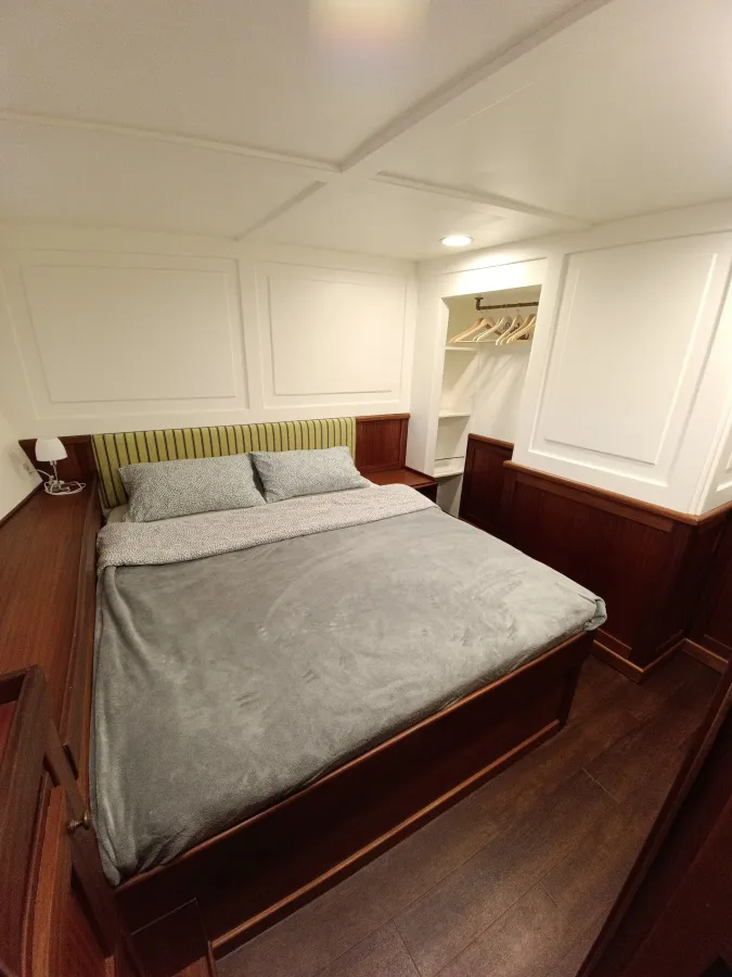 Composite Houseboat Hotelboat 3300