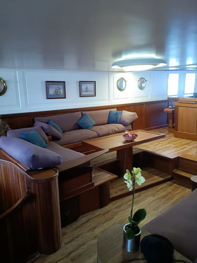 Composite Houseboat Hotelboat 3300