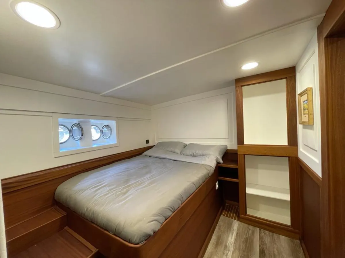 Composite Houseboat Hotelboat 3300