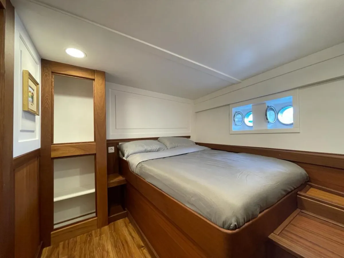 Composite Houseboat Hotelboat 3300