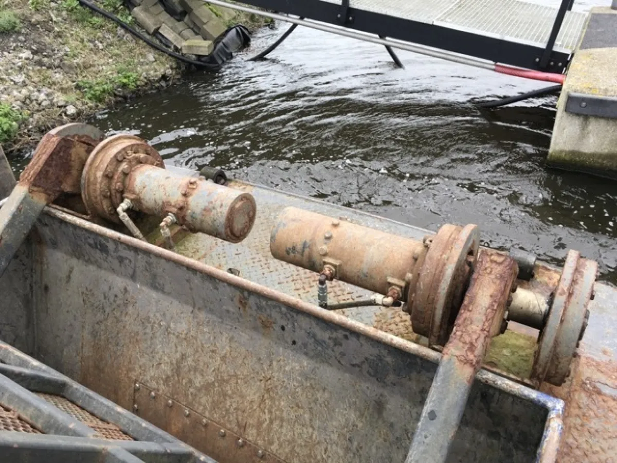 Stahl Arbeitsboot Arbeitsschiff Motor Drijfvuil Visboot