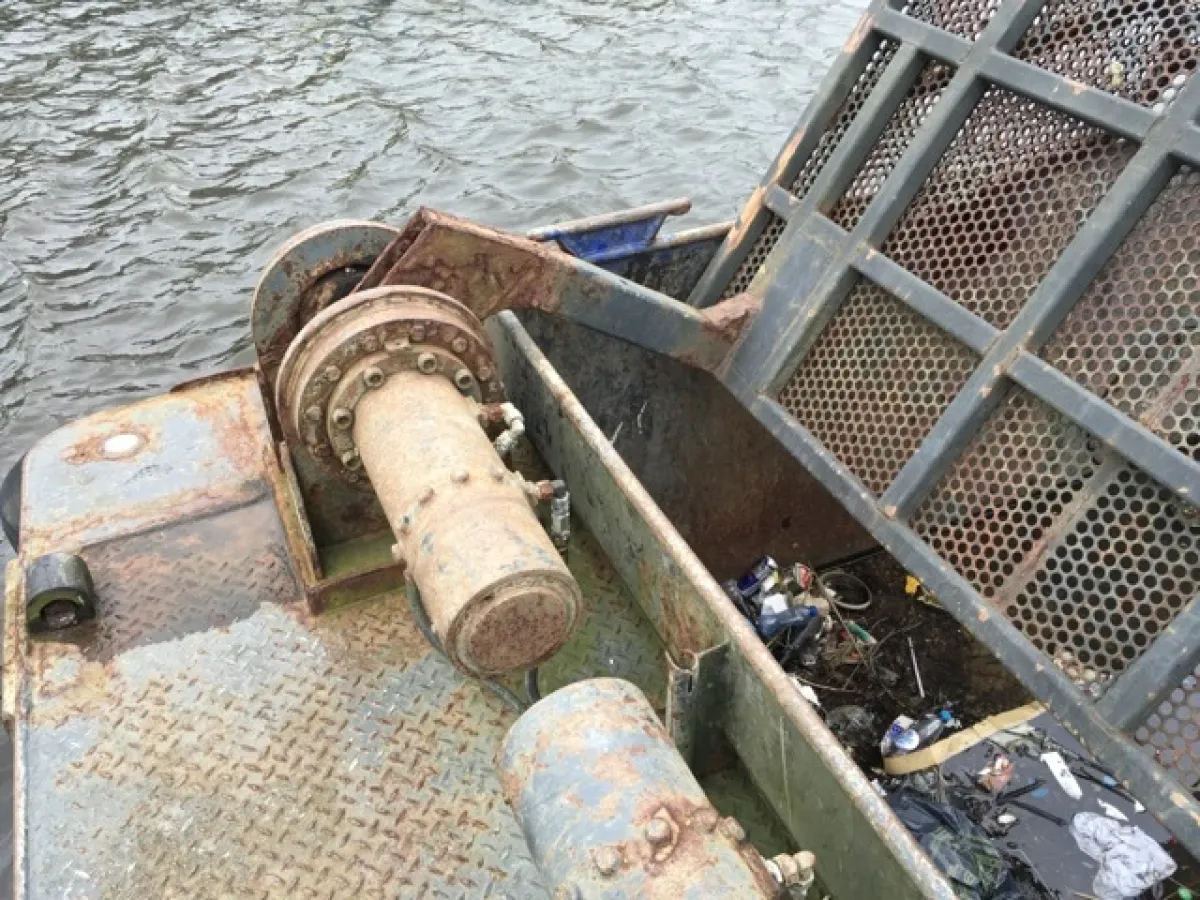 Stahl Arbeitsboot Arbeitsschiff Motor Drijfvuil Visboot