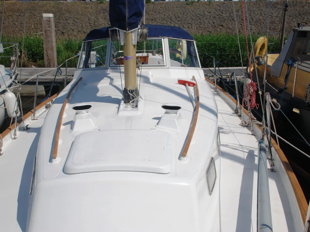 Polyester Sailboat Hallberg Rassy 35 Rasmus