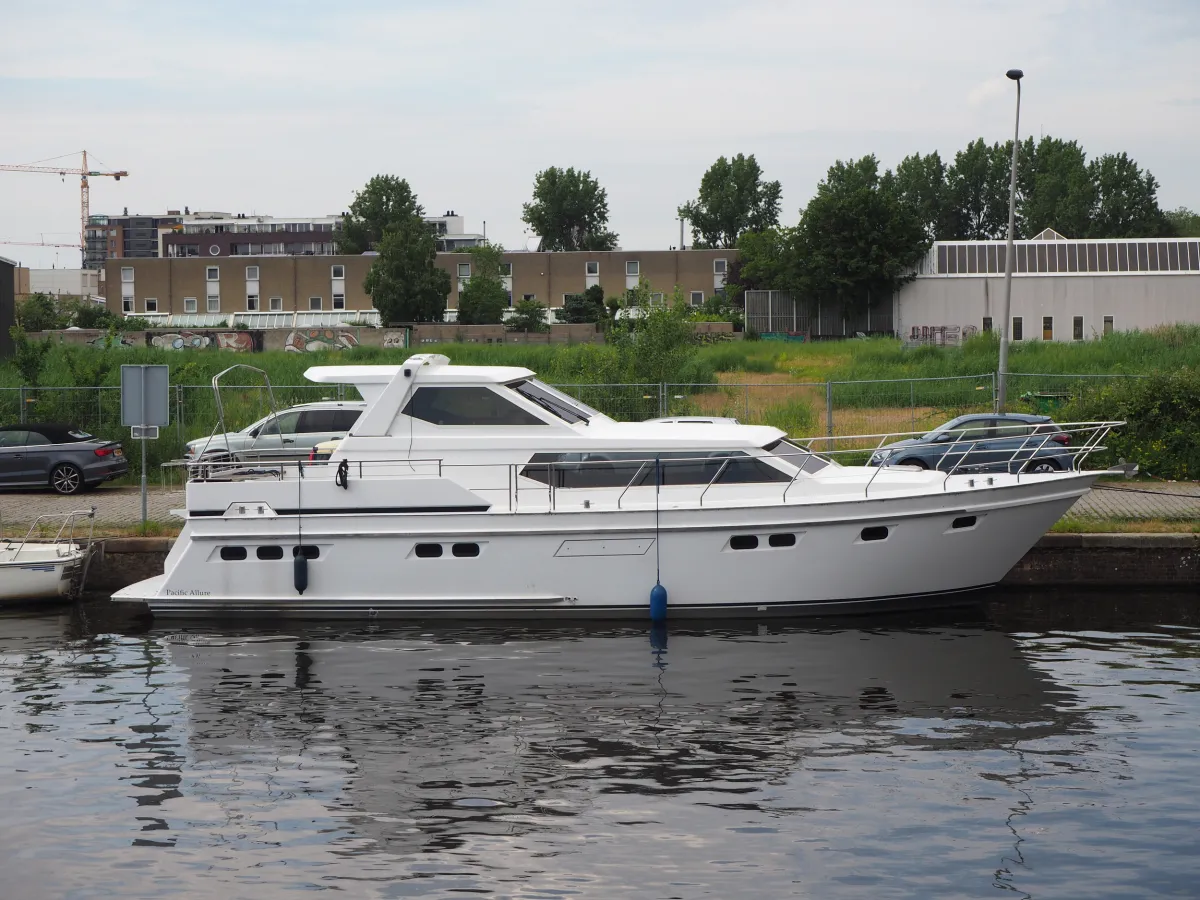 Steel Motorboat Pacific Allure 143