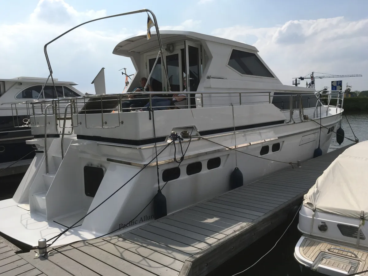 Steel Motorboat Pacific Allure 143