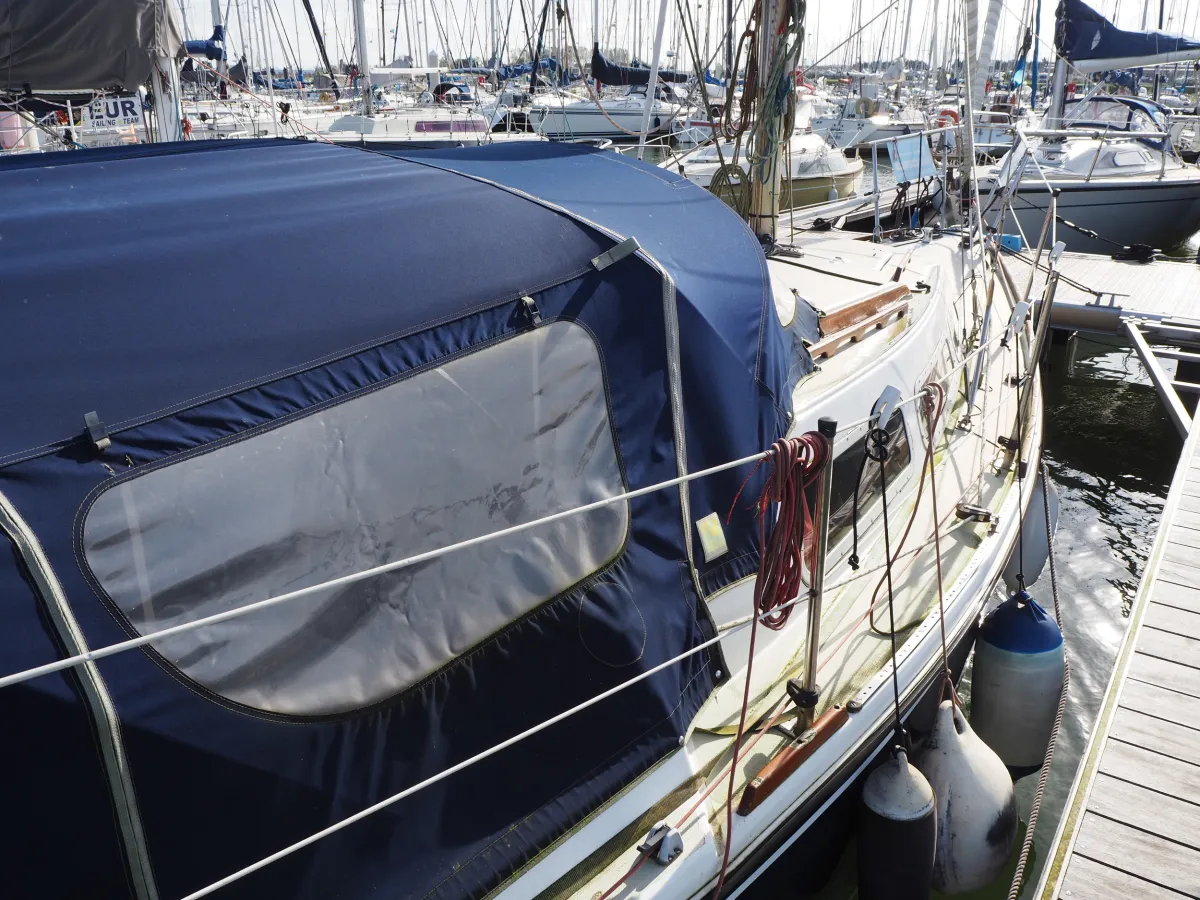 Polyester Sailboat Jaguar 27