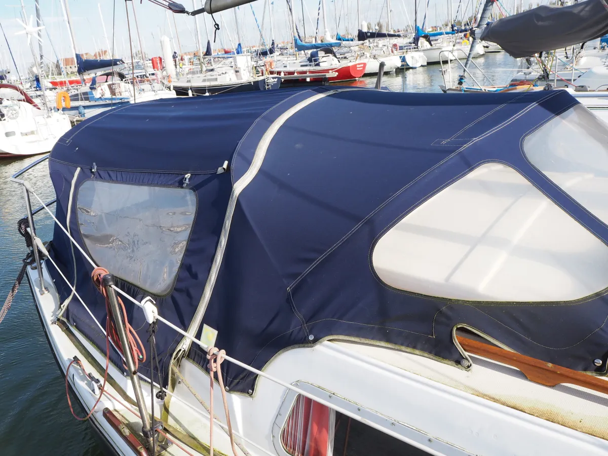 Polyester Sailboat Jaguar 27