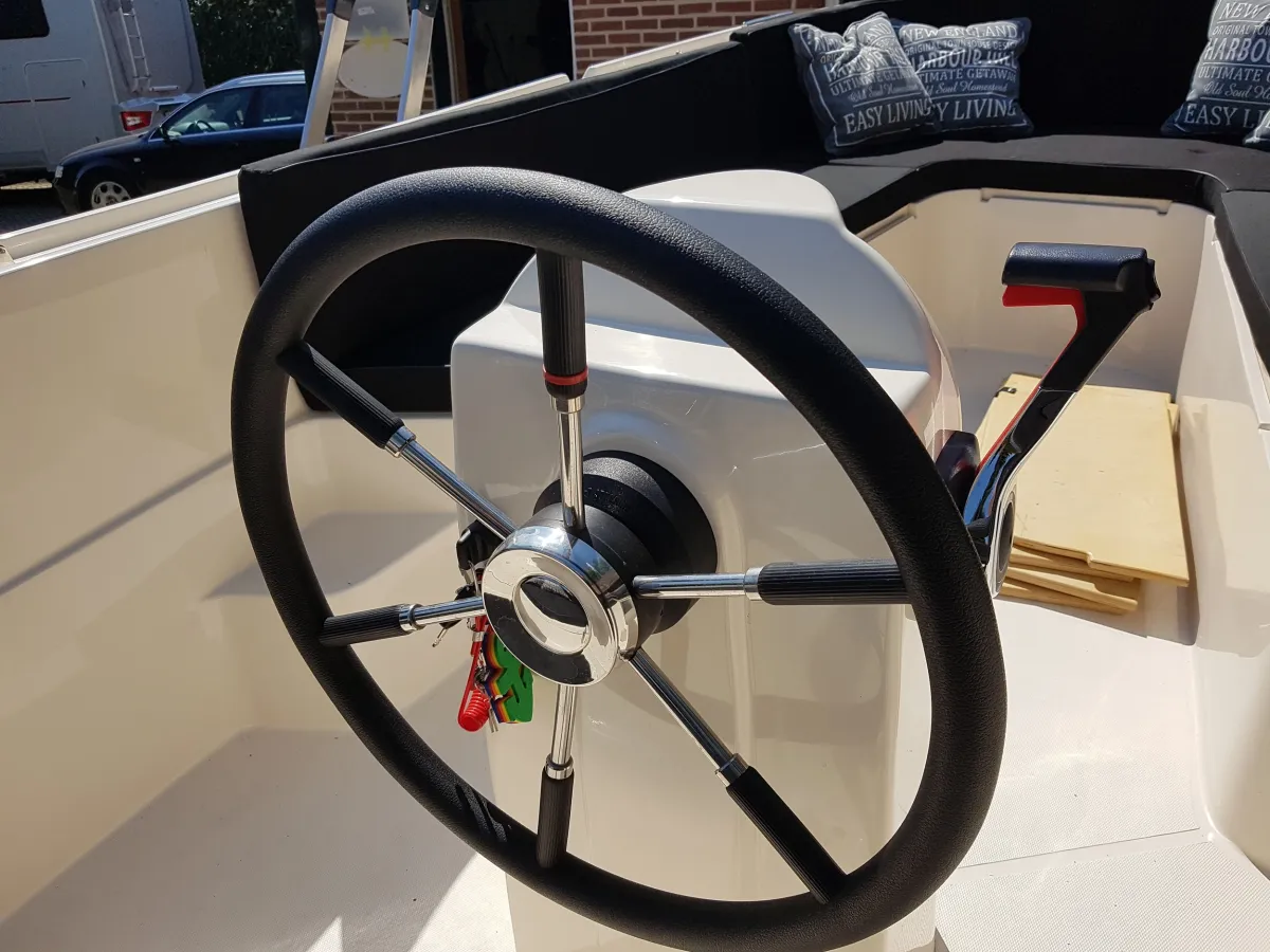 Polyester Sloop Admiral 585 Tender