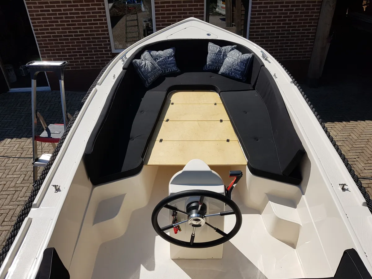 Polyester Sloop Admiral 585 Tender