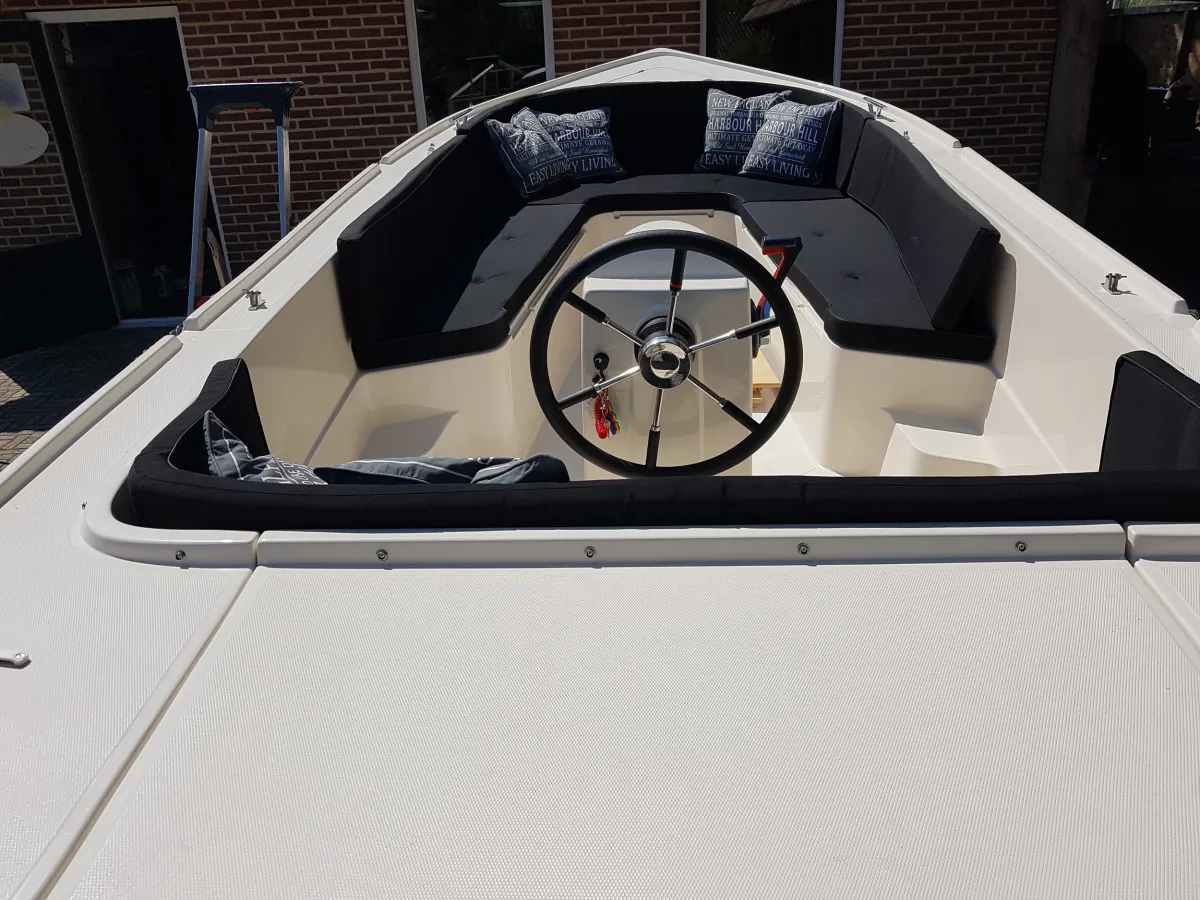 Polyester Sloop Admiral 585 Tender