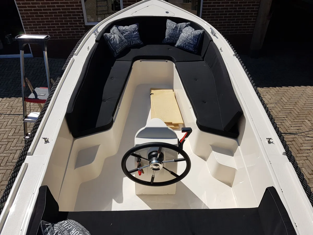 Polyester Sloop Admiral 585 Tender