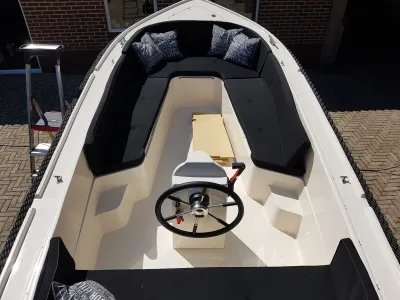 Polyester Sloop Admiral 585 Tender Photo 13