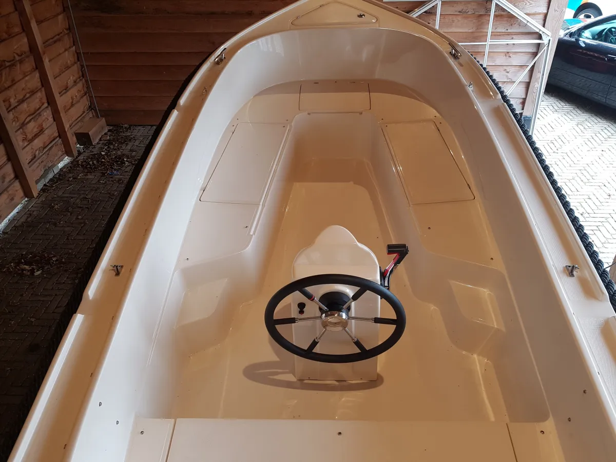 Polyester Sloop Admiral 585 Tender