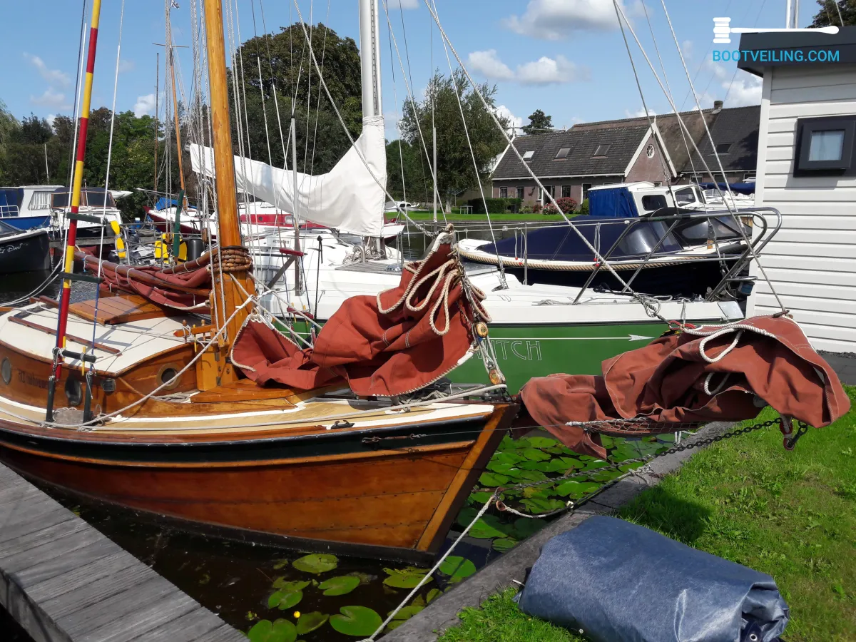 Wood Sailboat Cabin sailboat 21