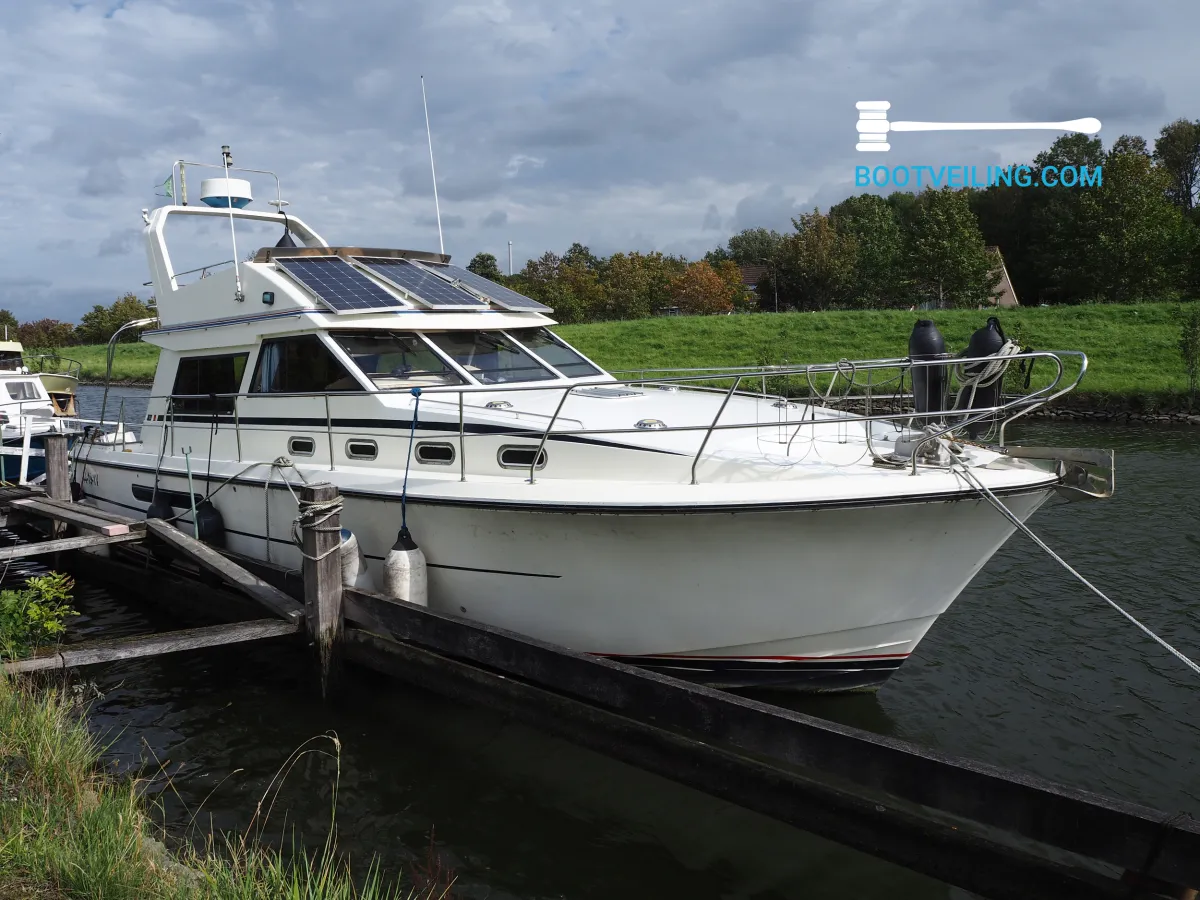 Polyester Motorboat Princess 385