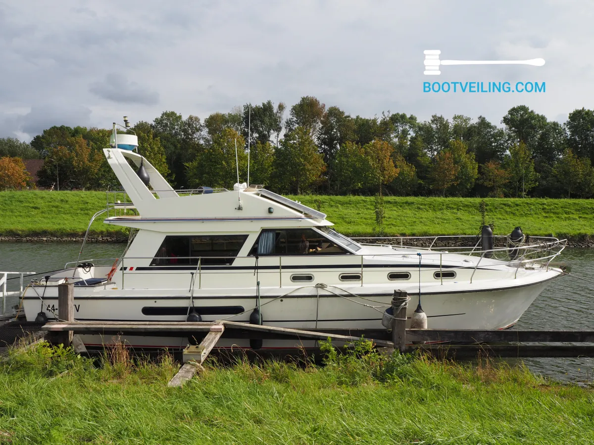 Polyester Motorboat Princess 385