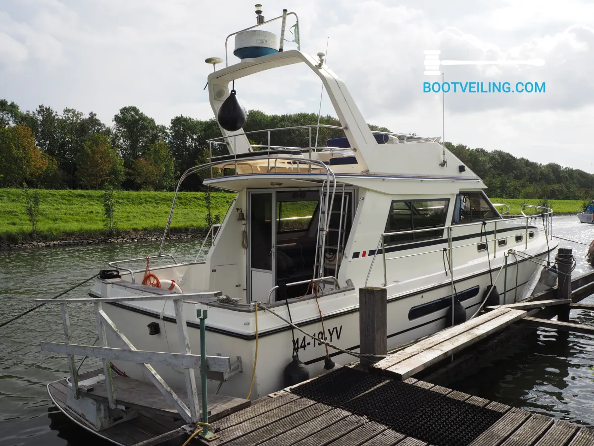 Polyester Motorboat Princess 385