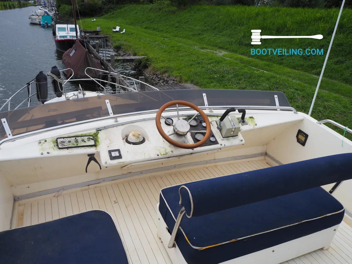 Polyester Motorboat Princess 385