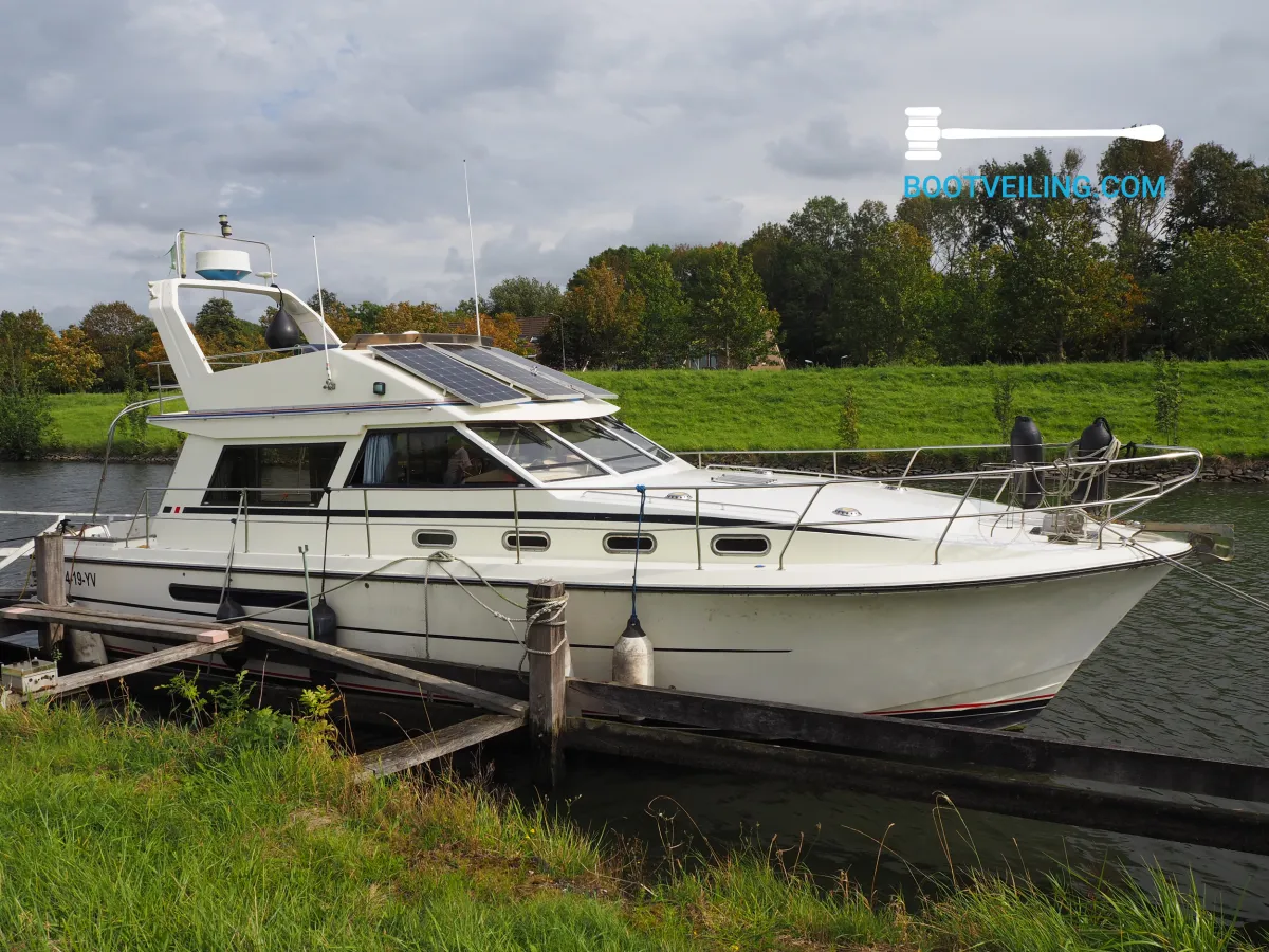 Polyester Motorboat Princess 385