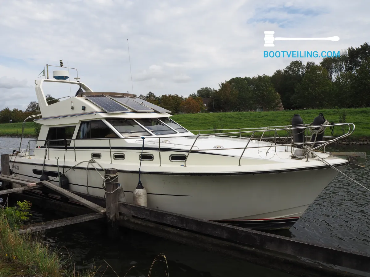 Polyester Motorboat Princess 385