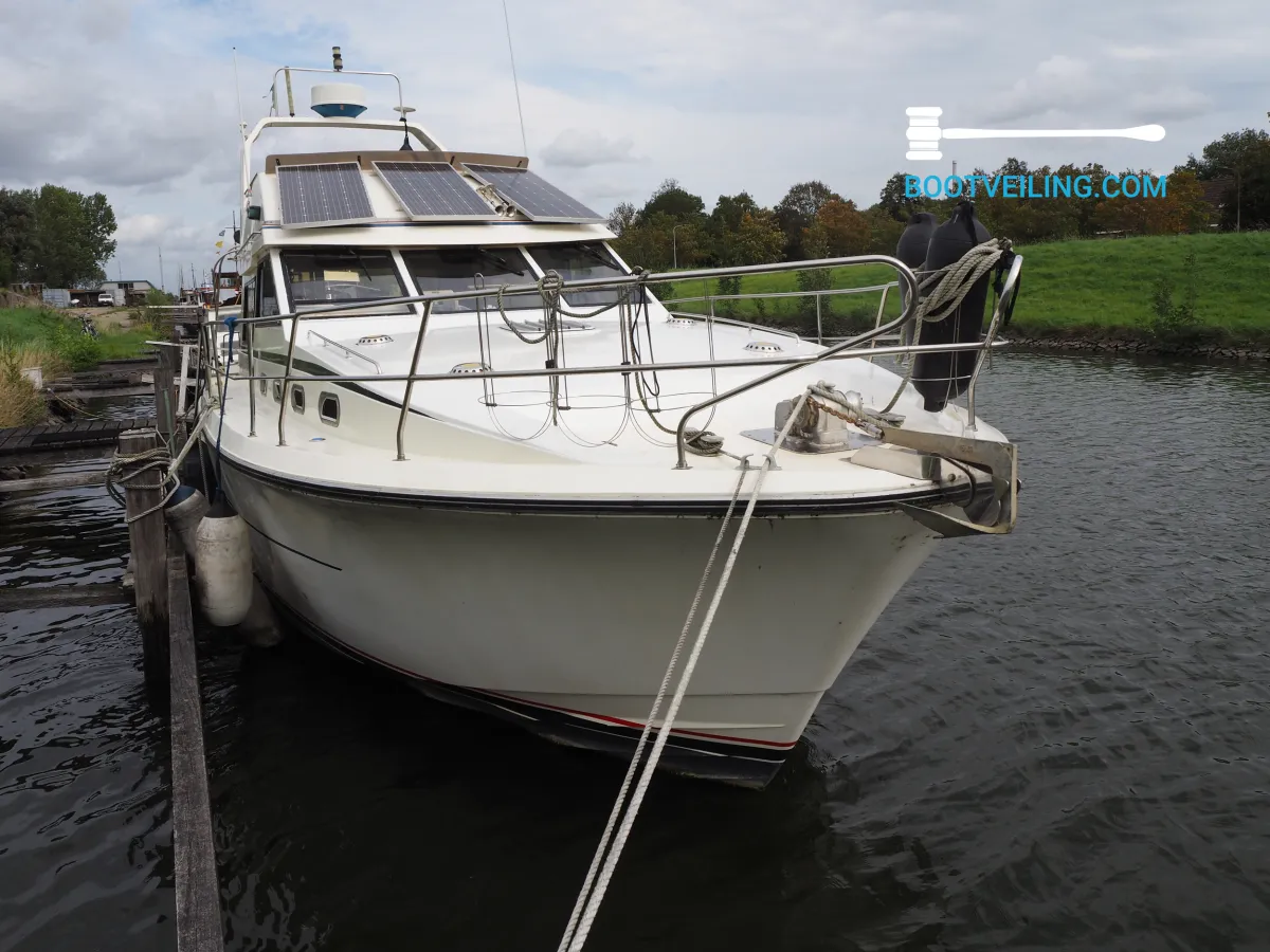 Polyester Motorboat Princess 385