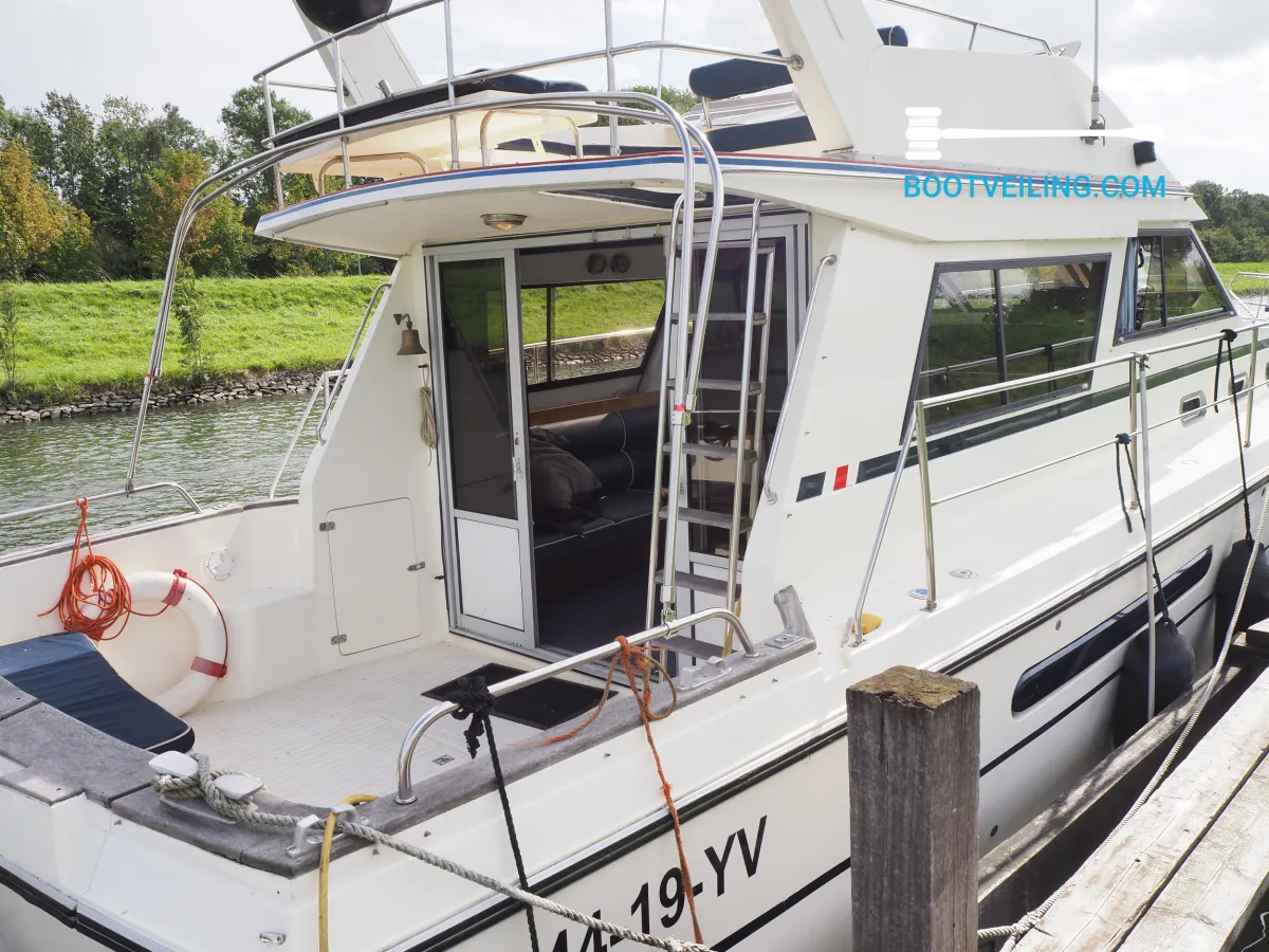 Polyester Motorboat Princess 385