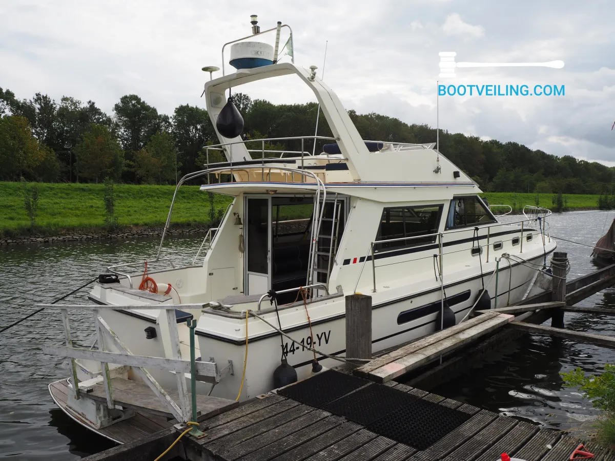 Polyester Motorboat Princess 385