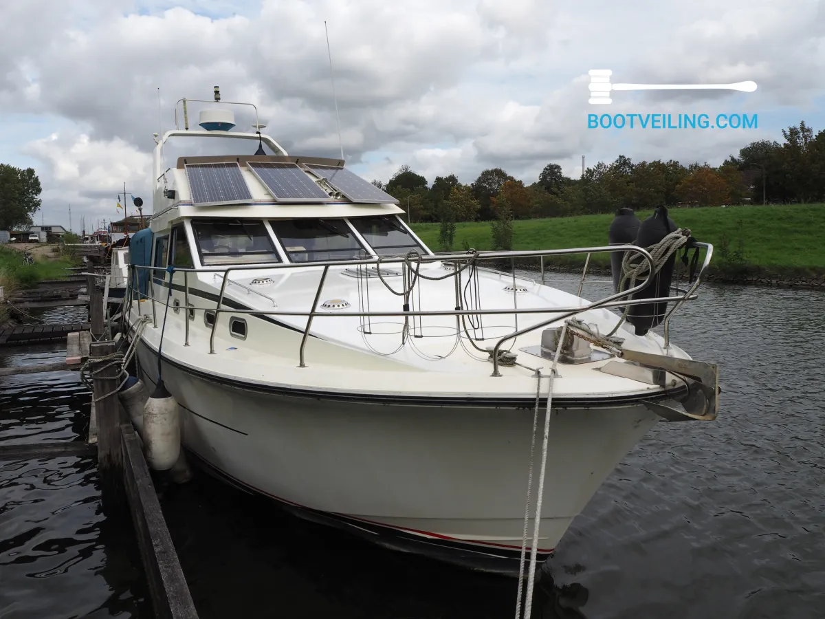 Polyester Motorboat Princess 385