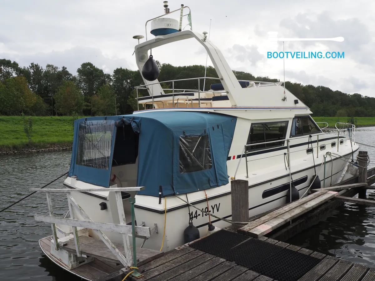 Polyester Motorboat Princess 385