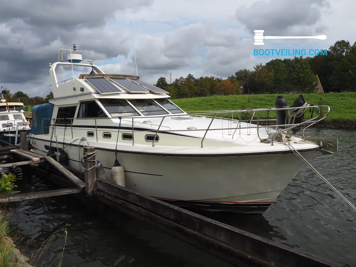 Polyester Motorboat Princess 385