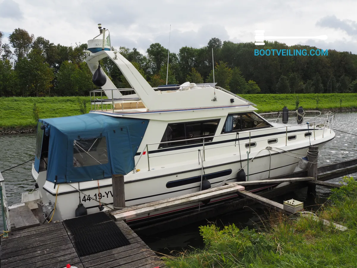 Polyester Motorboat Princess 385