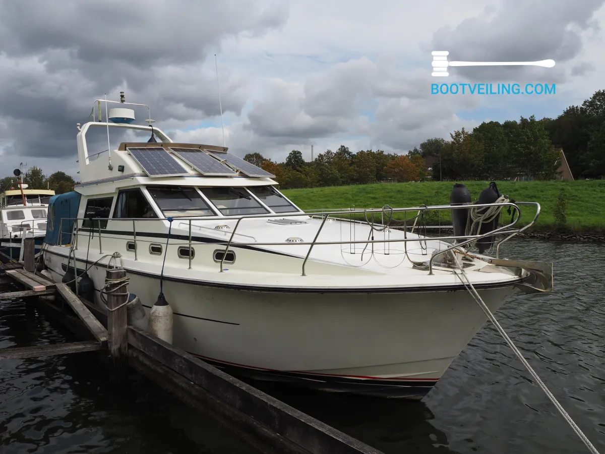 Polyester Motorboat Princess 385