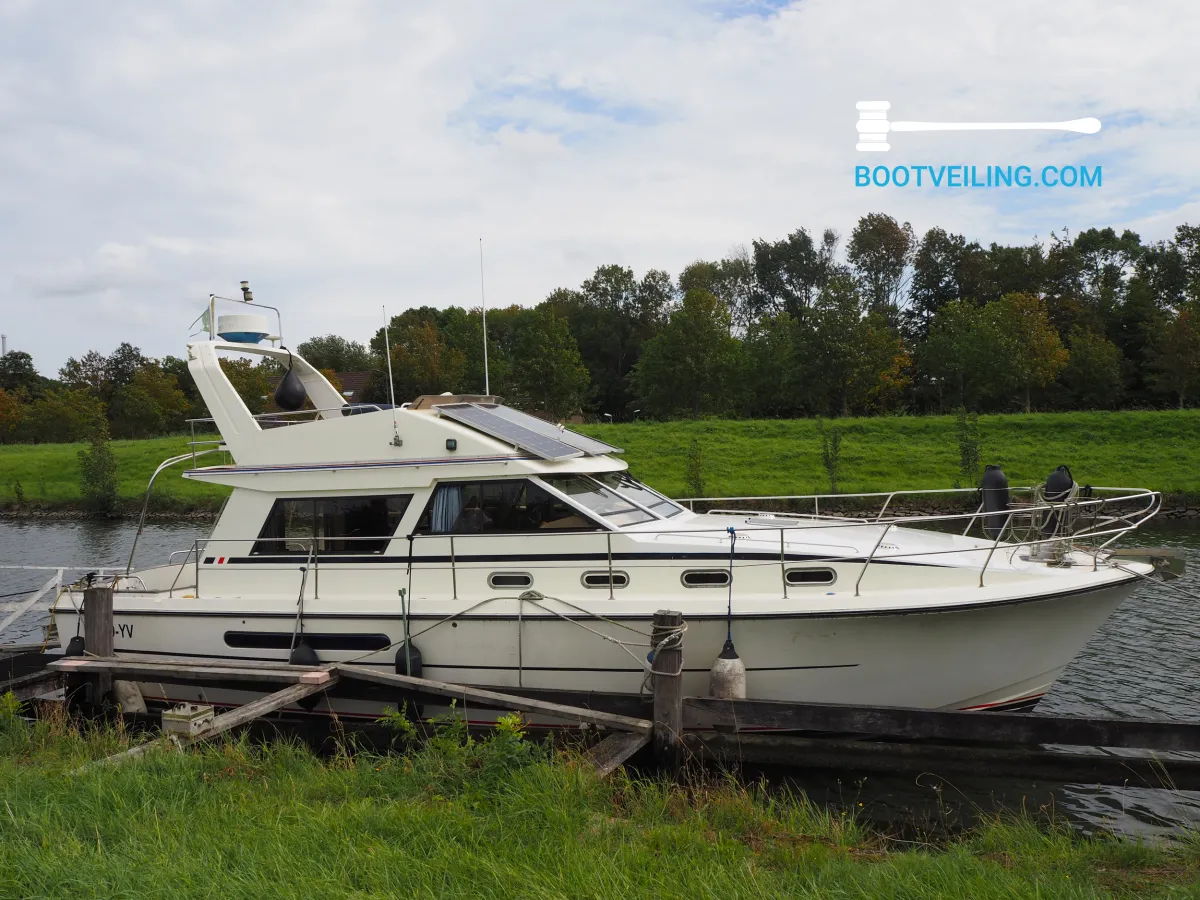 Polyester Motorboat Princess 385