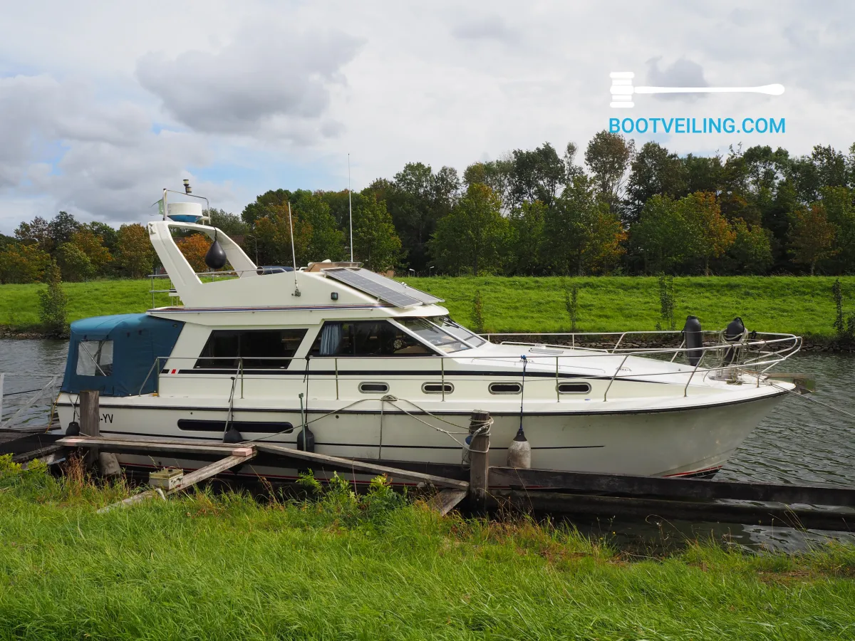 Polyester Motorboat Princess 385