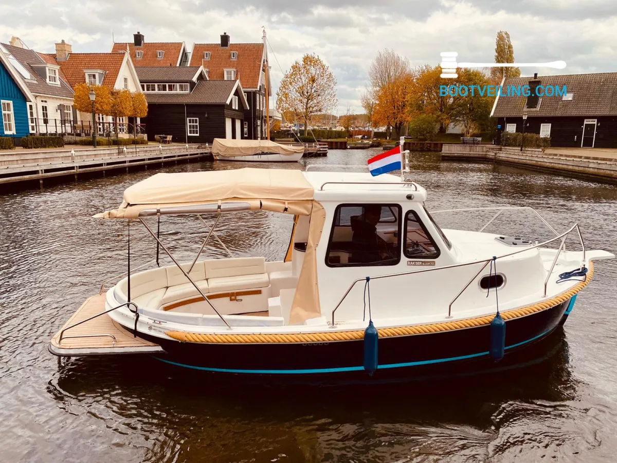 Polyester Motorboat Rakser 700