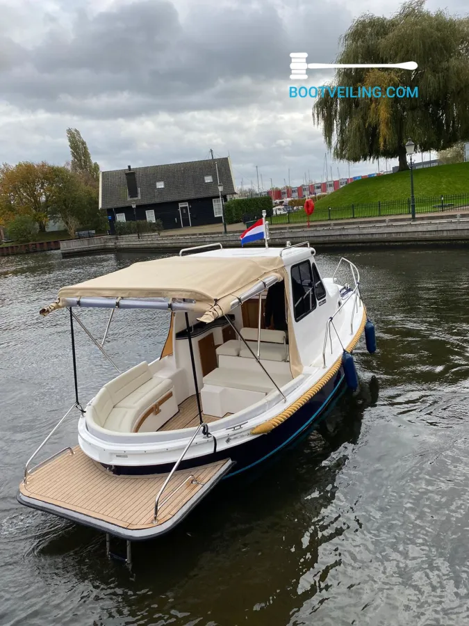 Polyester Motorboat Rakser 700