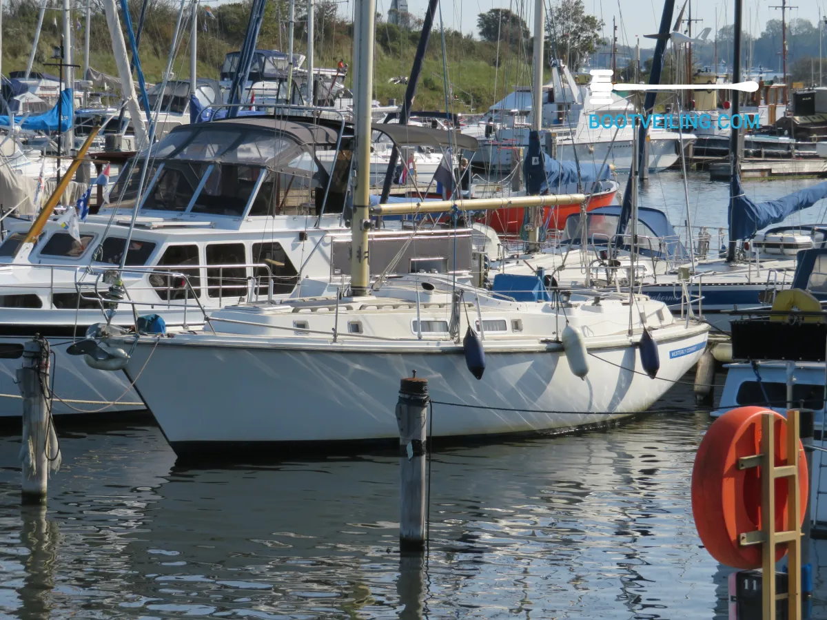 Polyester Sailboat Westerly Conway 36