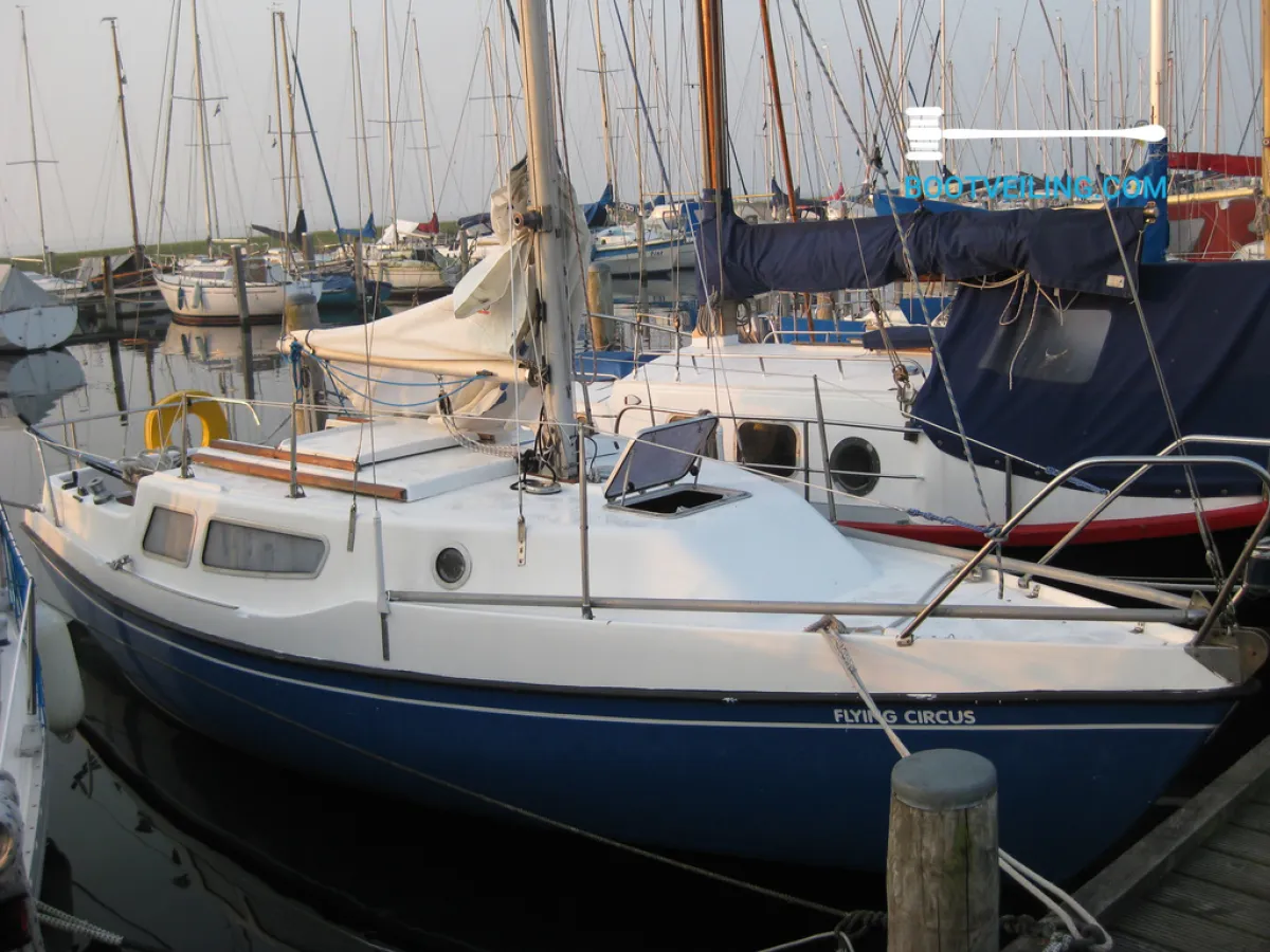 Polyester Sailboat Atlas 25