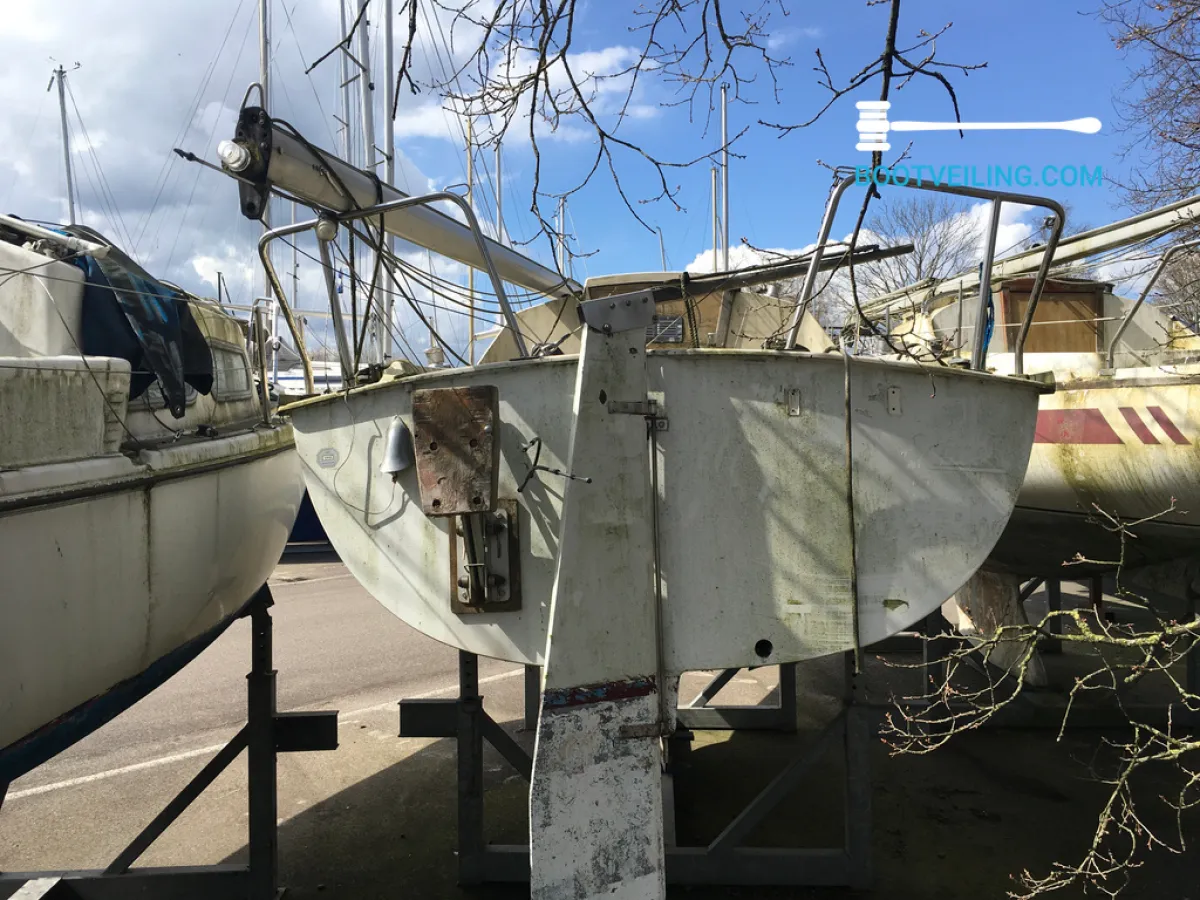 Polyester Sailboat Beneteau First 22