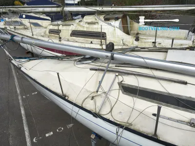 Polyester Sailboat Beneteau First 22 Photo 24