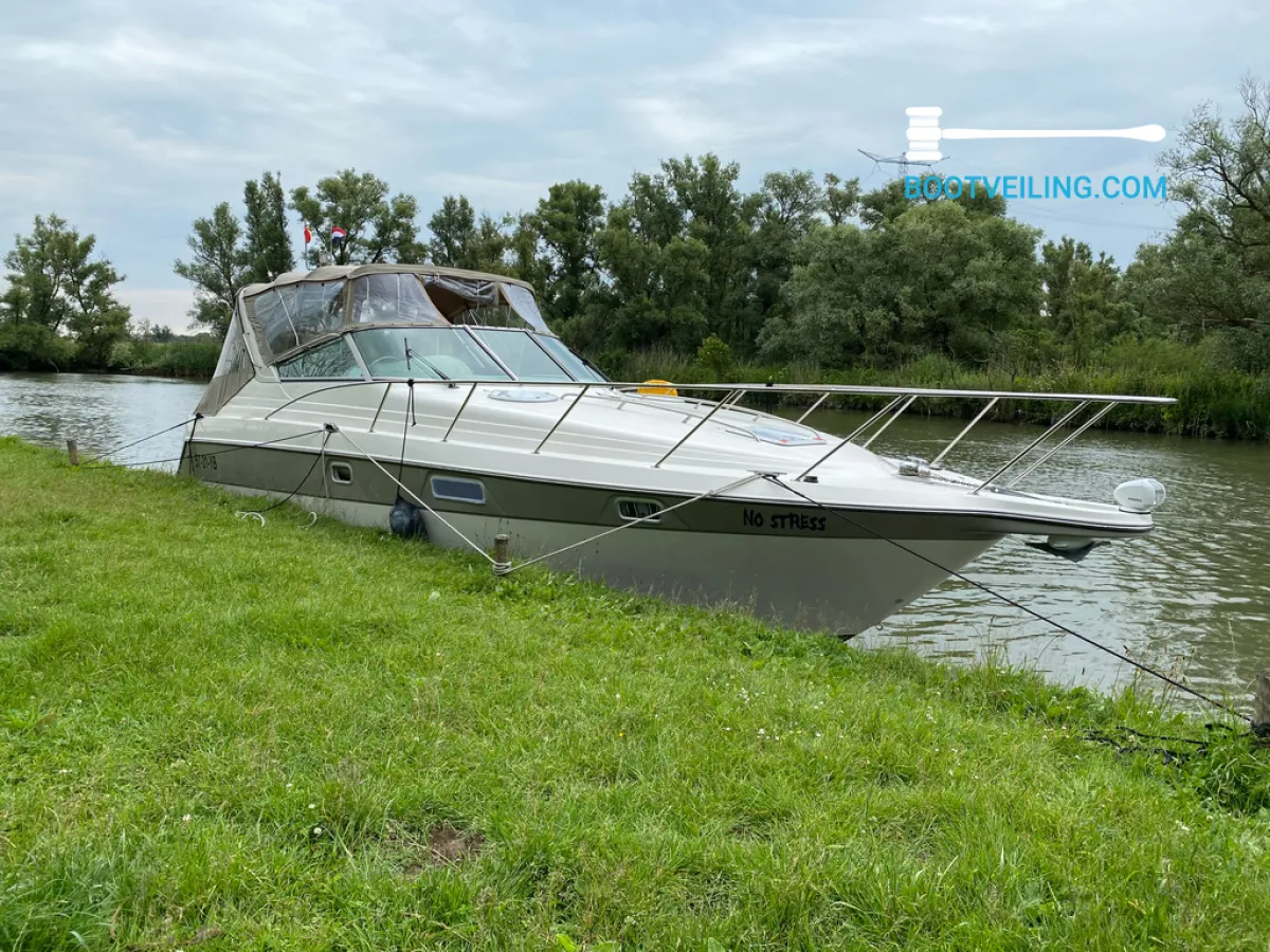 Polyester Motorboat Maxum 3200SCR