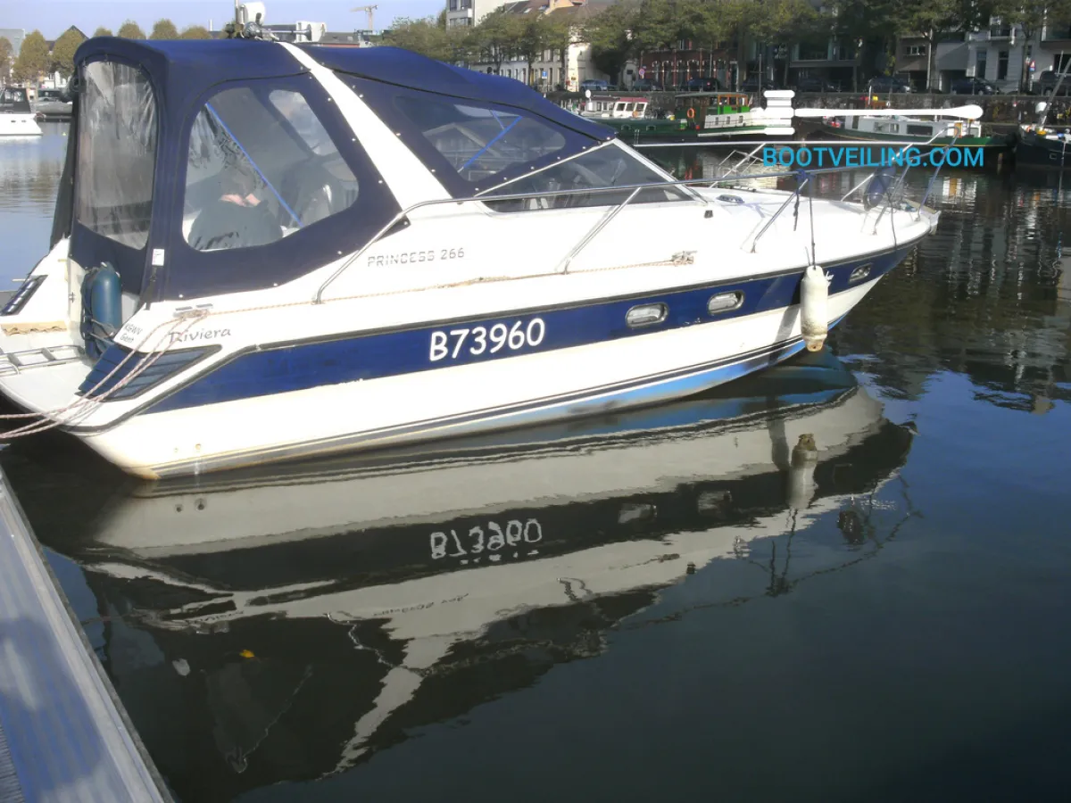 Polyester Speedboat Princess Riviera 266