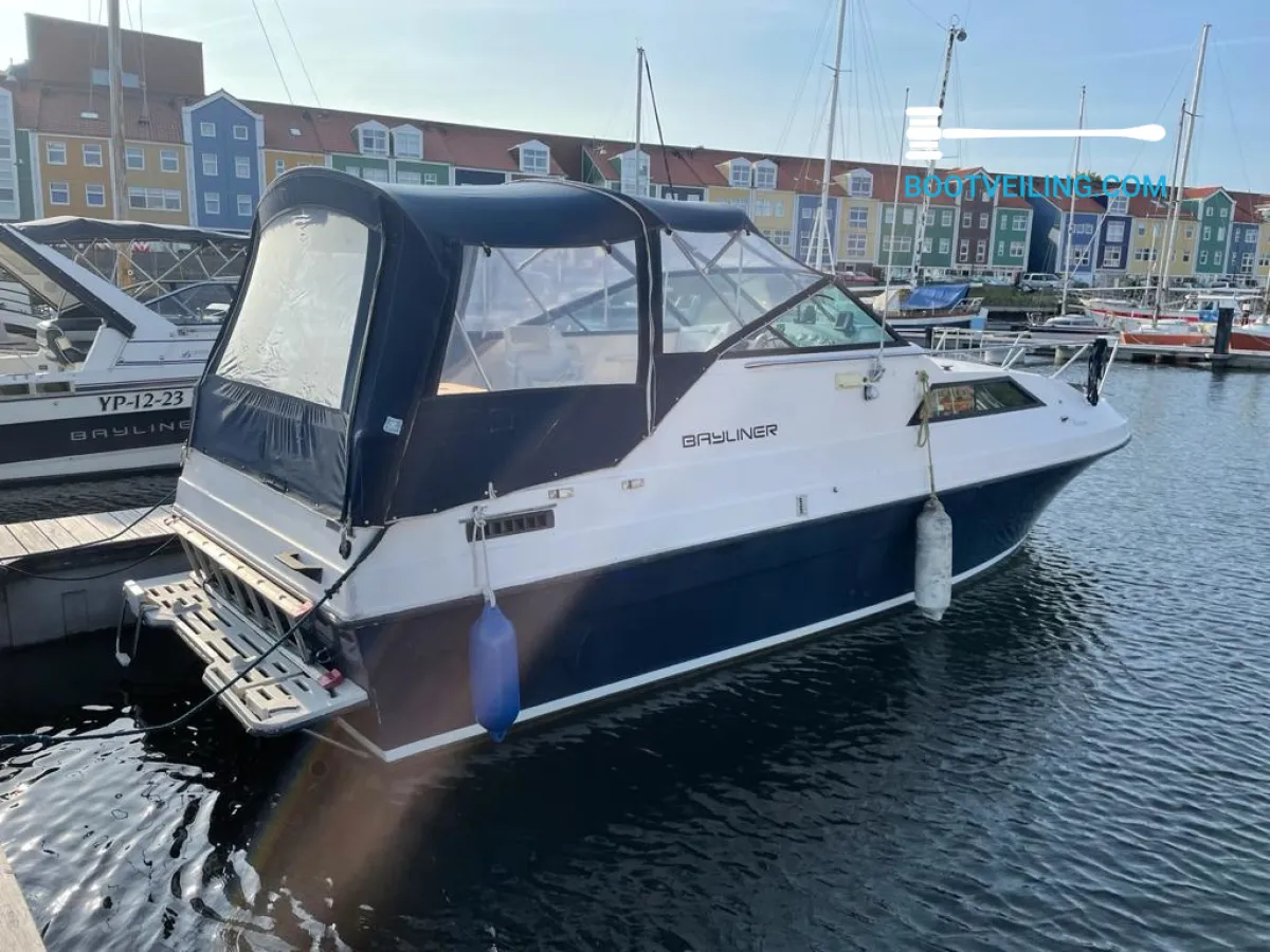 Polyester Speedboat Bayliner Victoria Sunrise