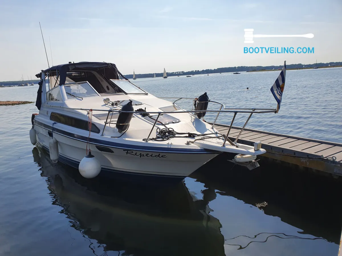 Polyester Speedboat Bayliner 2855