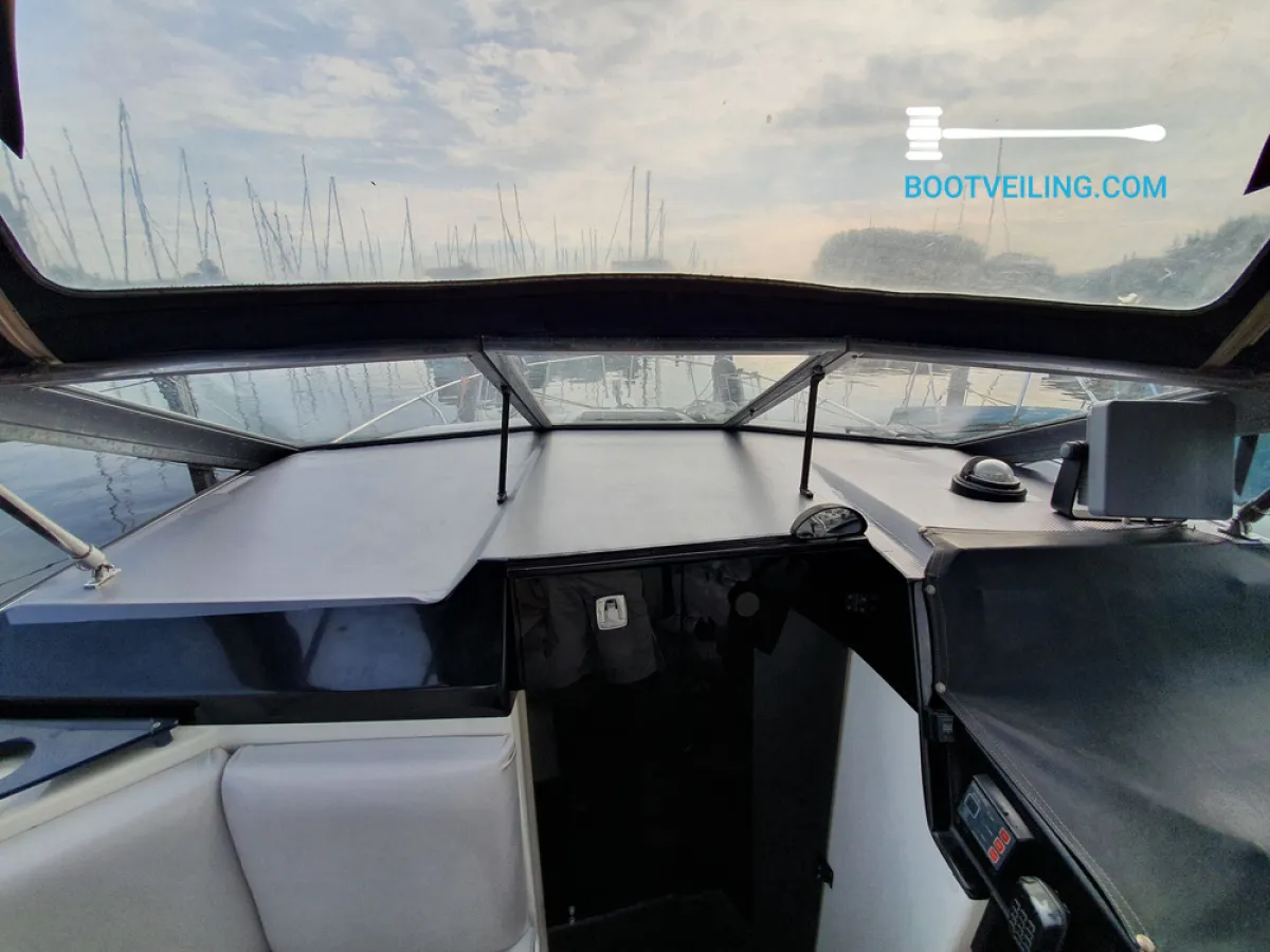 Polyester Speedboat Bayliner 2855