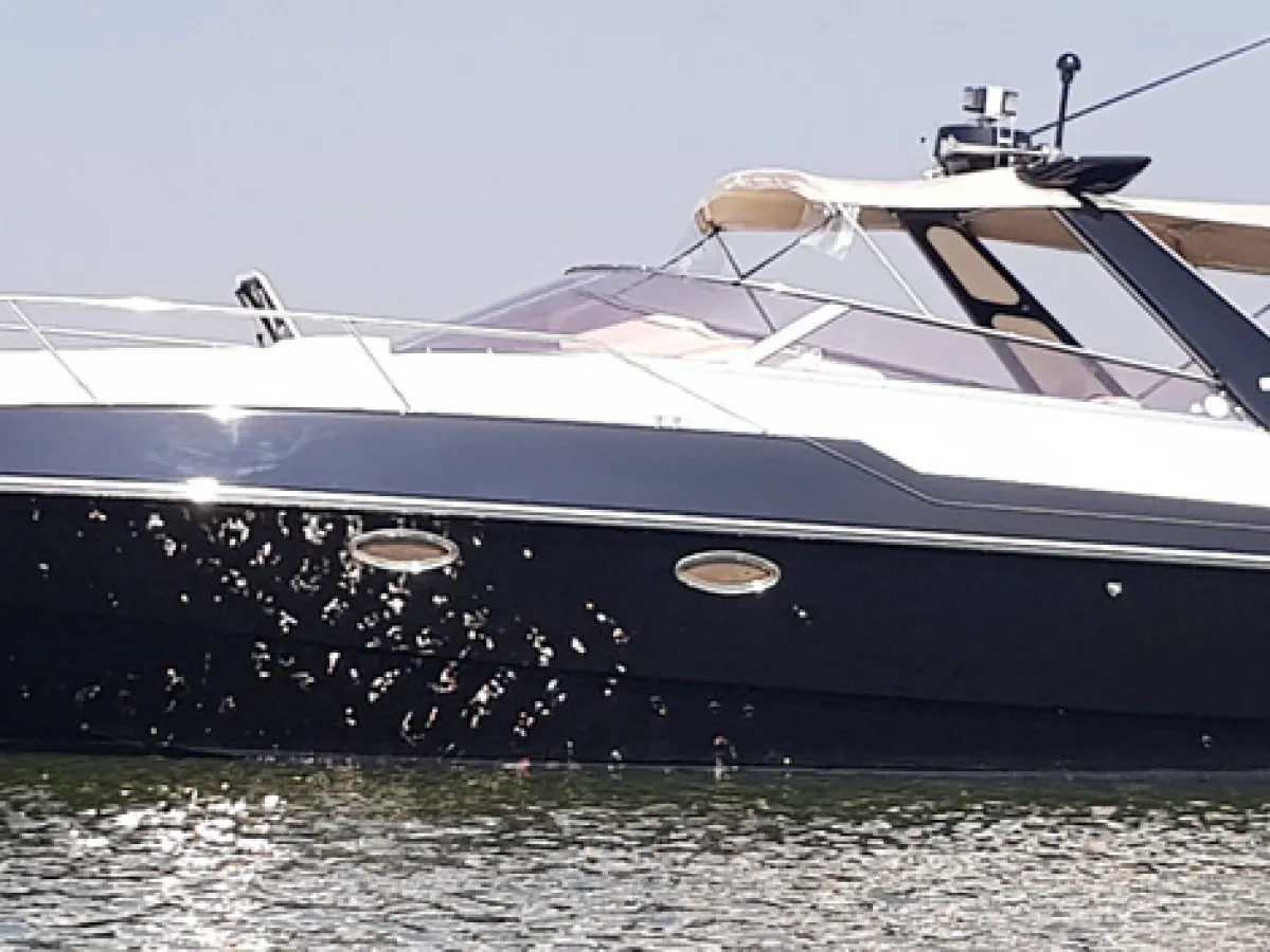 Polyester Motorboat Sunseeker San Remo 36