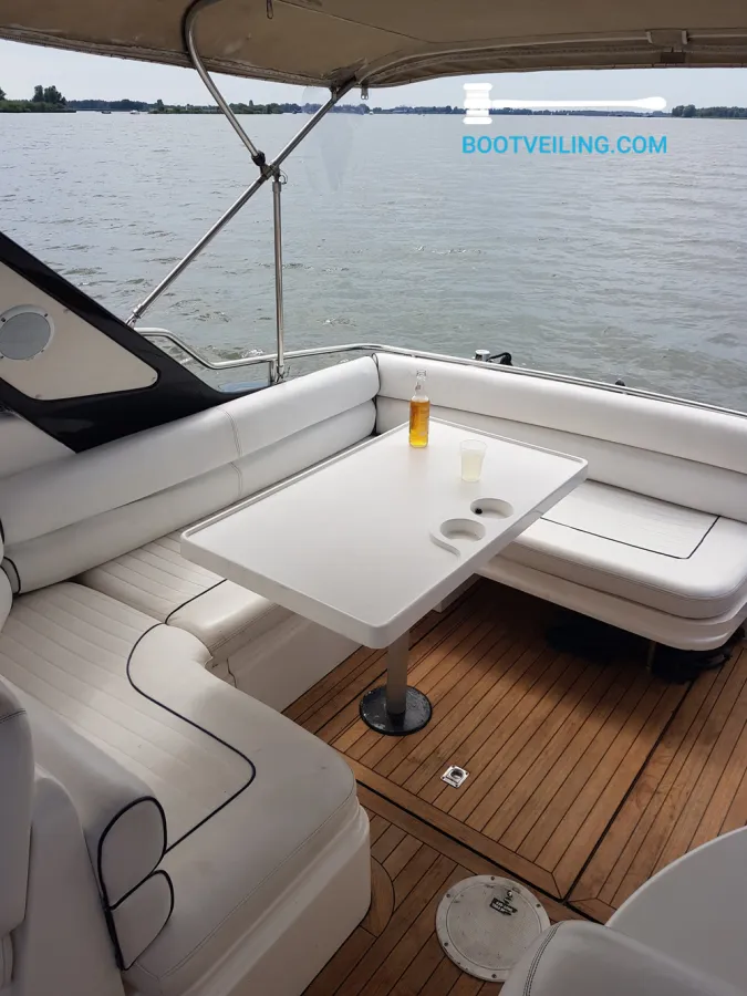 Polyester Motorboat Sunseeker San Remo 36