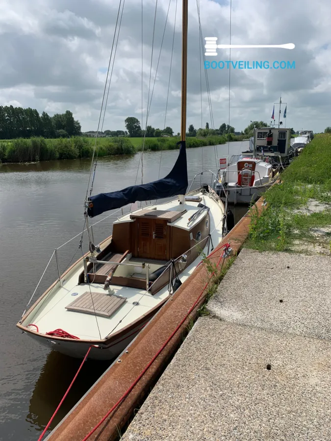 Steel Sailboat Sparkman & Stephens 27